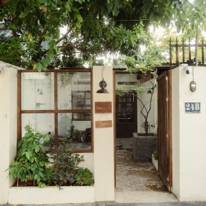 - Nhà 1 trệt 1 lầu cần tìm chị giúp việc nhà, nấu ăn, dọn dẹp nhà cửa.