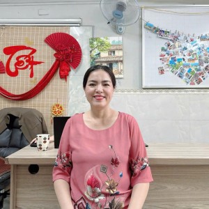 Chị Hồng nhanh nhẹn chịu khó đang tìm việc làm ạ