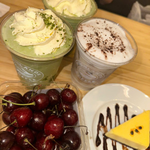 Nhà em cần gấp 1 chị giúp việc ở lại ạ