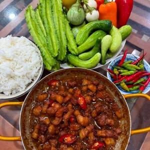 NHÀ EM TRÊN ĐƯỜNG NGUYỄN CHÍ THANH QUẬN 10 - CẦN 1 CÔ VỀ PHỤ LÀM VIỆC NHÀ CÙNG EM