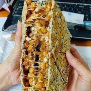 Gia đình em cần chăm bé bao ăn ở lại ạ