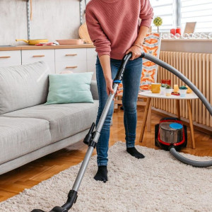 Tại đường Nguyễn Chí Thanh Quận 10, vợ chồng trẻ mới dọn ra ở riêng cần tìm gấp chị giúp việc ăn ở lại luôn nha