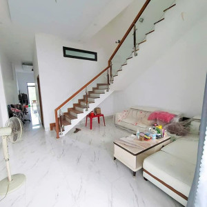 Alo alo các chị gái ơi, nay em cần thuê 1 chị về làm nội trợ cho nhà em Ngọc nha