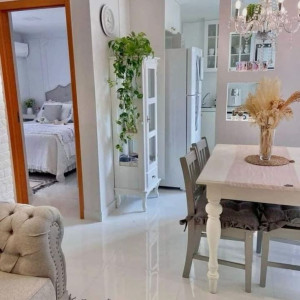 Nhà Em Toàn Người Lớn Đang Cần Tuyển Cô Giúp Việc Dọn Dẹp Nhà Cửa Và Nấu Ăn Cho Gia Đình