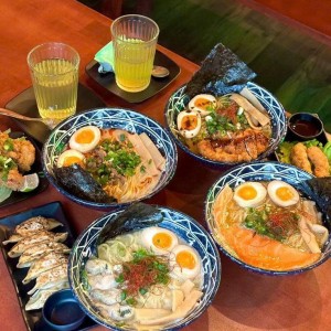 Tuyển người chăm ông tại Q10 ạ