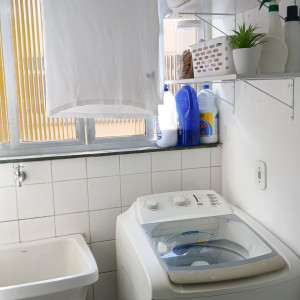 Nhà cửa bề bộn, e tìm 1 cô về lo dọn dẹp và nấu ăn cho thành viên trog gd em có 4 người lớn thôi .