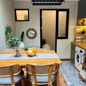 Hai mẹ con em đang ở Đảo Kim Cương quận 2 cần chị giúp việc nấu ăn, dọn dẹp nhà cửa. LƯƠNG 11 TRIỆU BAO ĂN Ở Ạ
