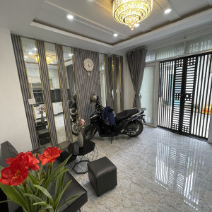 BẾN VÂN ĐỒN QUẬN 4 EM TUYỂN NGAY 1 CÔ VỀ LO CƠM NƯỚC CHO NHÀ EM !!!