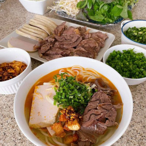 Do nhà Bận Bịu Công Việc nên Cần thuê 1 Cô Giúp Việc Nhà Làm Ăn Ở Lại Luôn