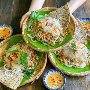 Nhà mặt phố có 2 lầu nhỏ 40m2 trên đường Bùi Đình Tuý- Bình Thạnh. Đang tuyển gấp cô giúp việc nhà (bao ăn ở)