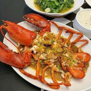 Gia đình em đang tuyển gấp 1 cô chăm bé sơ sinh ạ