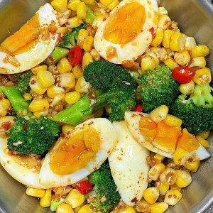 Tuyển gấp 1 cô nội trợ cho gia đình em ạ