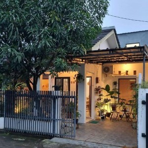 - Công việc nhẹ nhàng: giúp việc nhà, dọn dẹp nhà cửa. Nhà 1 trệt 1 lầu.