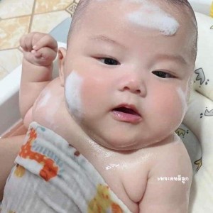 Vợ em đang cần 1 chị chuyên chăm em bé được 7 tháng cùng vợ chồng em nha