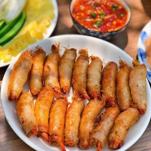 Tuyển gấp cô giúp việc nhà ở lại