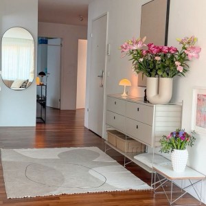 Gia đình em có 3 thành viên toàn người đều bận đi làm cả ngày nên cần chị đến giúp việc nhà làm ăn ở lại luôn nha