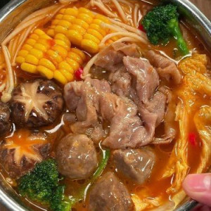 Gia Đình Cần Chị Miền Nam Về Lau Dọn Nhà Cửa Ở Bến Vân Đồn Quận 4