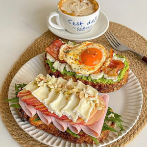 Em đang tuyển gấp ạ