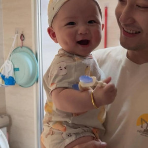 Tìm Cô Bảo Mẫu Về Chăm Bé Nhím 8 Tháng Tuổi