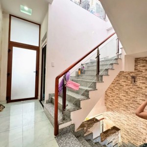 NHÀ EM Ở GẦN NGAY CHỢ BÌNH THẠNH QUẬN BÌNH TÂN CẦN GẤP 1 CÔ GIÚP VIỆC NHÀ , BAO ĂN Ở