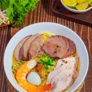 Tuyển Gấp 1 Cô Chăm Bà Có Kinh Nghiệm Đi Làm Bao Ăn Ở Lại Ạ