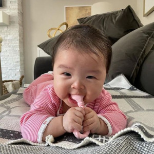 Alo .. Alo...có Chị Nào Sang Chăm Bé 8 Tháng Tuổi Giúp Vợ Chồng Em Không Ạ !!!