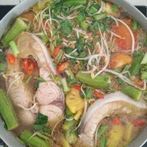 Công việc chủ yếu là chơi cùng bé nhà em 15 tháng tuổi  và làm những việc liên quan đến bé. Gia đình em khá dễ tính.