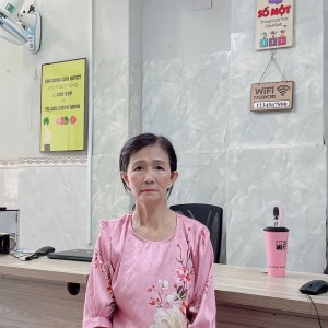 Em đang tìm việc cho cô hàng xóm em mới ở quê lên ạ