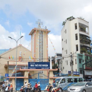 TÌM GẤP CÔ GIÚP VIỆC NẤU ĂN LÀM Ở LẠI TẠI PHÚ NHUẬN ( LƯƠNG 10 TRIỆU)