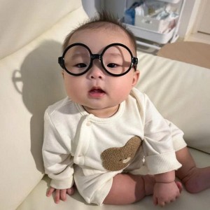 Gia dình em cần gấp 1 chuyên chăm bé ạ
