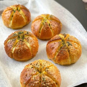 Tuyển gấp 1 cô giúp việc cho gđ em ạ