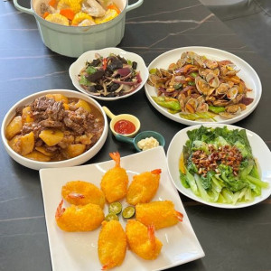 NHÀ CÓ HAI MẸ CON CẦN TÌM GẤP 1 CHỊ GIÚP VIỆC ĐI LÀM BAO ĂN Ở LẠI