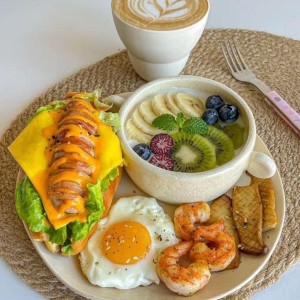 Gia đình em đang tuyển gấp, cô nào làm được thì alo em nha.