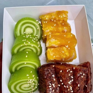 Em đang tuyển gấp 1 cô phụ quán phở ạ