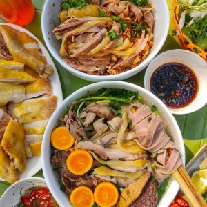 Gia đình em ở nhà mặt phố có 2 lầu diện tích nhỏ gọn 40m2 thôi trên đường Trần Hưng Đạo Quận 5 đang tìm 1 cô đến dọn dẹp nhà cửa giúp e 1 tay