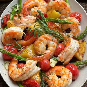 Nhà mình cần gấp 1 cô phụ giúp việc nhà đi làm bao ăn ở lại ạ