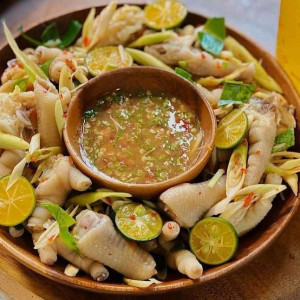 Gia đình em cần gấp chị nào làm được alo e gấp nha