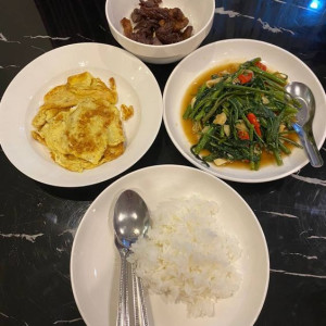 TRONG HÔM NAY EM CẦN TÌM GẤP 1 CHỊ CHUYÊN GIÚP VIỆC BAO ĂN Ở LẠI TẠI QUẬN 10