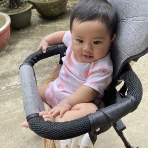 Hôm nay vợ chồng em tuyển gấp chị đến trông bé được gần 1 tuổi tại chung cư Sala, Thủ Thiêm.