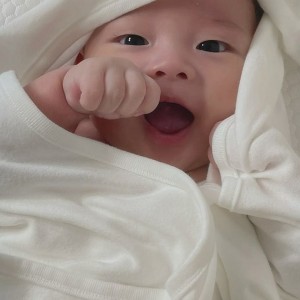 Tìm chị chăm bé nhà em được 8 tháng tuổi ở khu him lam quận 7.