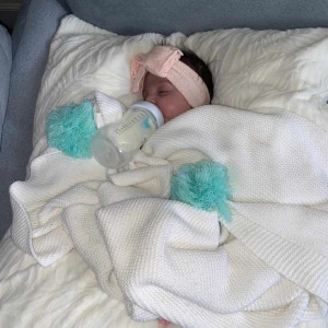 Vợ chồng em đang cần 1 chị về chăm sóc bé gái được 7 tháng tuổi, làm ăn ở lại trên đường Bình Thới Bình Thạnh