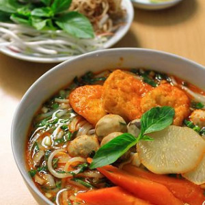 NHÀ TRÊN ĐƯỜNG THÀNH THÁI QUẬN 10 CẦN 1 CÔ PHỤ VIỆC NHÀ TRONG HÔM NAY, LƯƠNG 13 TRIỆU