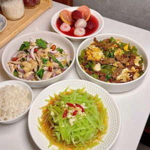 Gia đình em cần gấp 1 cô nội trợ cho gđ em ạ