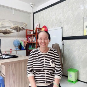 Cô Hồng hiền lành chịu khó đang cần việc ngay ạ
