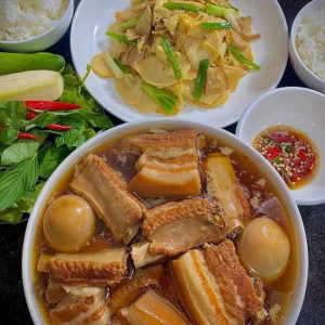 Gia Đình Em Cần Tuyển Cô Giúp Việc Bao Ăn Ở . Lương Tháng Từ 10 Triệu Trở Lên