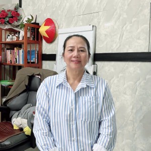 Em đang tìm việc cho cô hàng xóm em ạ