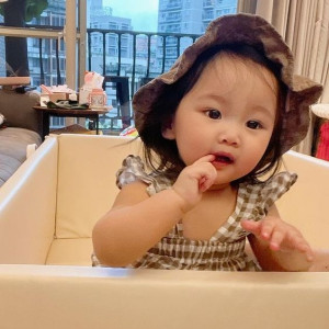 Em Bé 8 Tháng Tuổi Cần Tìm Chị Chăm Sóc Lâu Dài