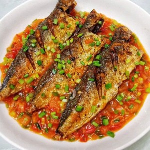 Cần người đi làm bao ăn ở lại ạ