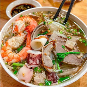 Em Cần Gấp 1 Chị Chuyên Nấu Ăn Và Dọn Dẹp  ( Bao Ăn Ở Lại Ạ )