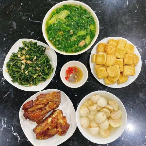 Tuyển gấp 1 cô nấu ăn ngon đi làm bao ăn ở lại ạ